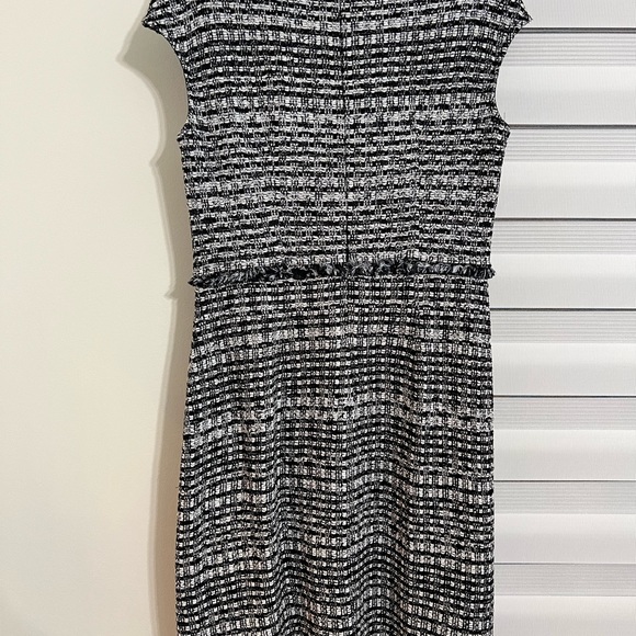 St John Tweed midi dress . Only worn once.  Runs small, more like a 10-12 - Picture 5 of 7